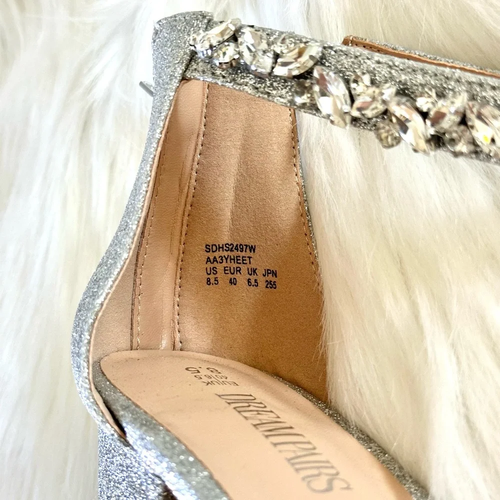 NWOT DREAM PAIRS Women's Low Chunk Heel Silver Sparkling Prom Sandals Size 8.5
